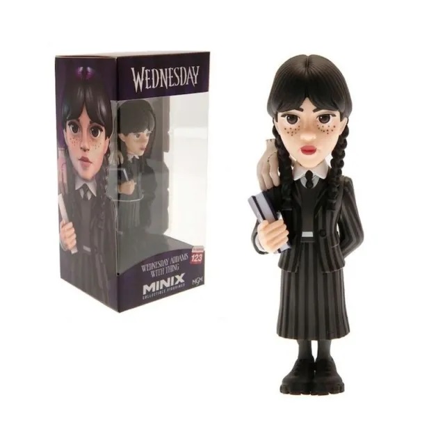 Minix figura da collezione Mercoledì Addams con mano
