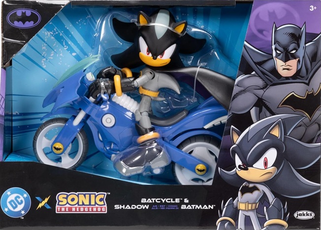 DC x Sonic Shadow nei panni di Batman con Batcycle, licenza ufficiale Jakks Pacific, action figure Shadow da 12,7 cm, veicolo interattivo con ruote mobili e cavalletto funzionante.