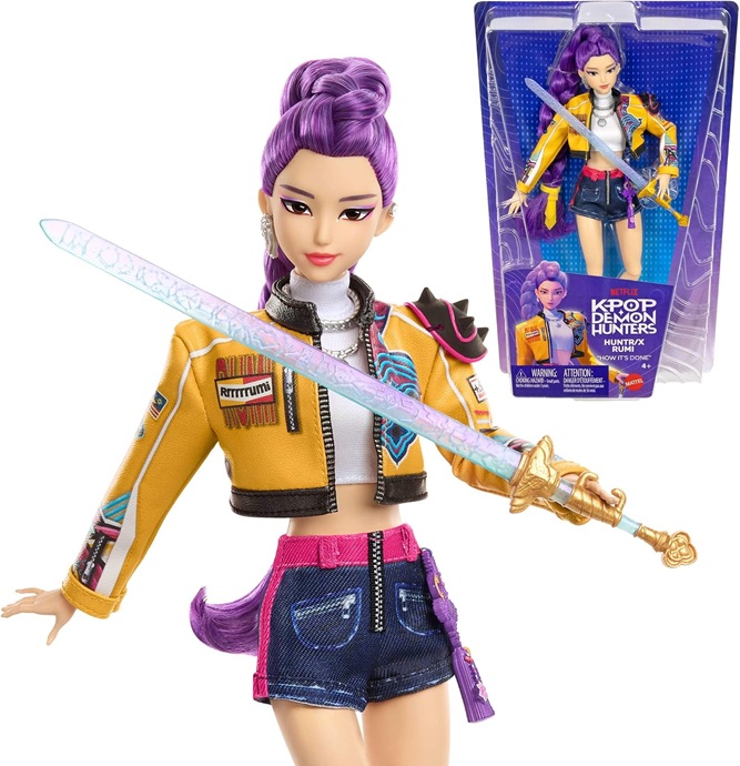 Mattel KPop Demon Hunters – Rumi di HUNTR/X, bambola con la sua iconica treccia viola e outfit per la canzone “How It’s Done”, spada Saingeom e microfono inclusi, JRN35